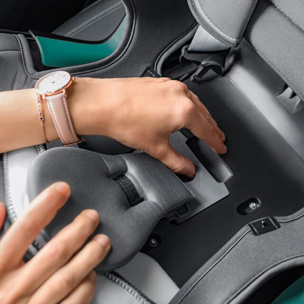 Функція FLIP&GROW в автокріслі Britax Romer Evolvafix